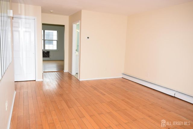 31 Larch Street, Carteret, NJ 07008