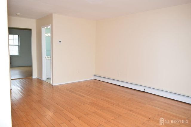 31 Larch Street, Carteret, NJ 07008