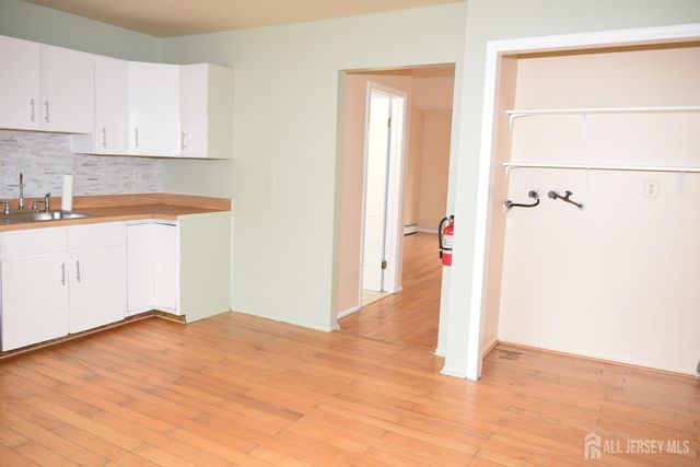 31 Larch Street, Carteret, NJ 07008