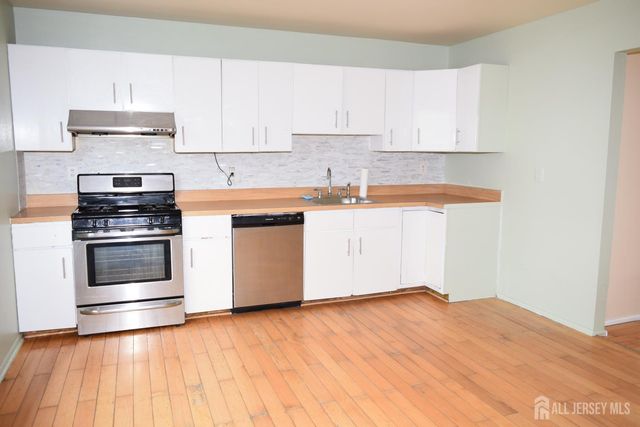 31 Larch Street, Carteret, NJ 07008