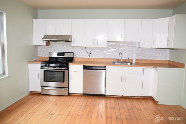31 Larch Street, Carteret, NJ 07008