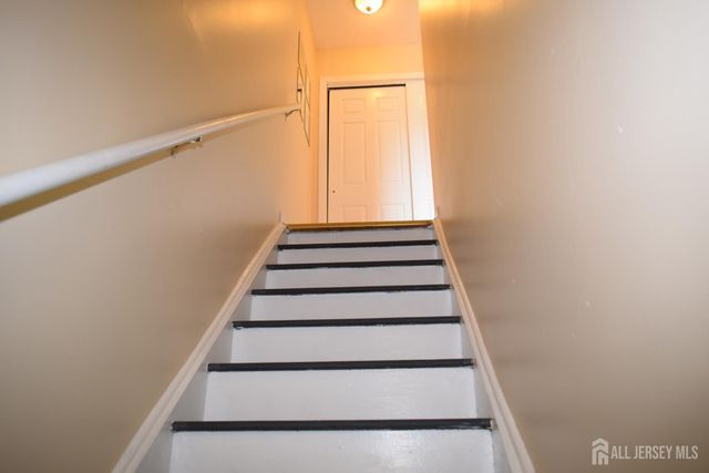 31 Larch Street, Carteret, NJ 07008