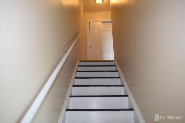 31 Larch Street, Carteret, NJ 07008