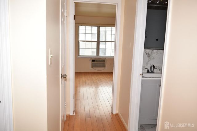 31 Larch Street, Carteret, NJ 07008