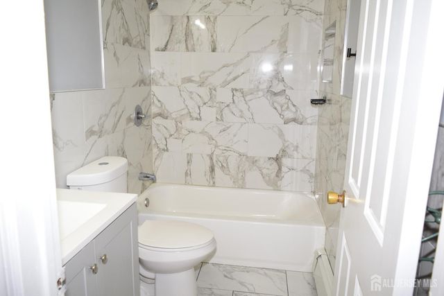 31 Larch Street, Carteret, NJ 07008