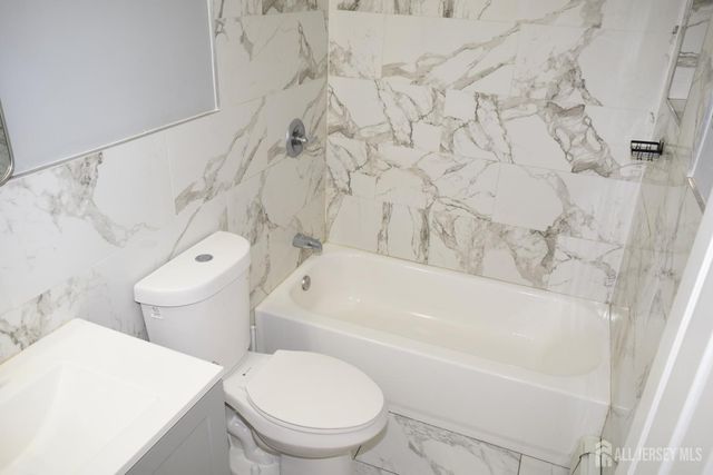 31 Larch Street, Carteret, NJ 07008