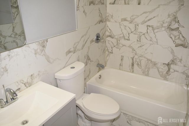 31 Larch Street, Carteret, NJ 07008