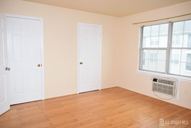 31 Larch Street, Carteret, NJ 07008