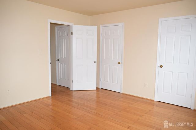 31 Larch Street, Carteret, NJ 07008
