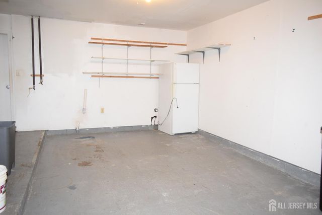 31 Larch Street, Carteret, NJ 07008