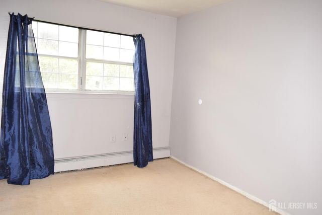 31 Larch Street, Carteret, NJ 07008