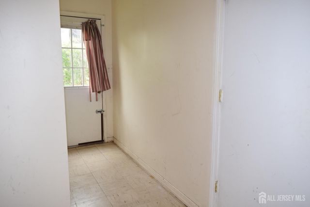 31 Larch Street, Carteret, NJ 07008