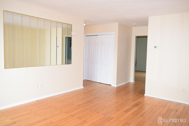 31 Larch Street, Carteret, NJ 07008