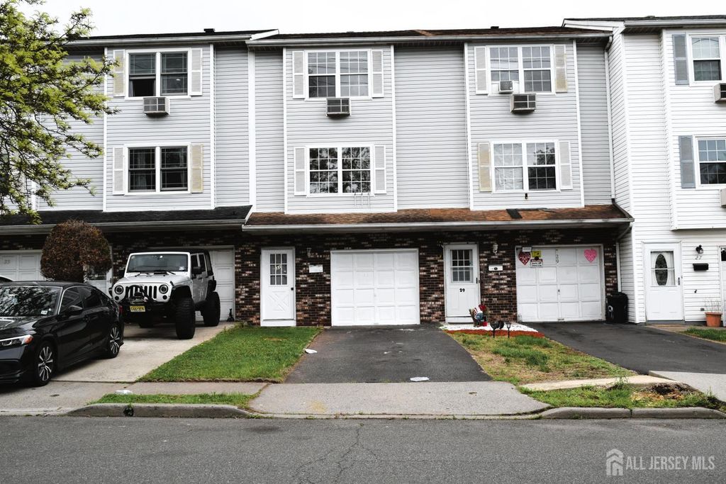 31 Larch Street, Carteret, NJ 07008