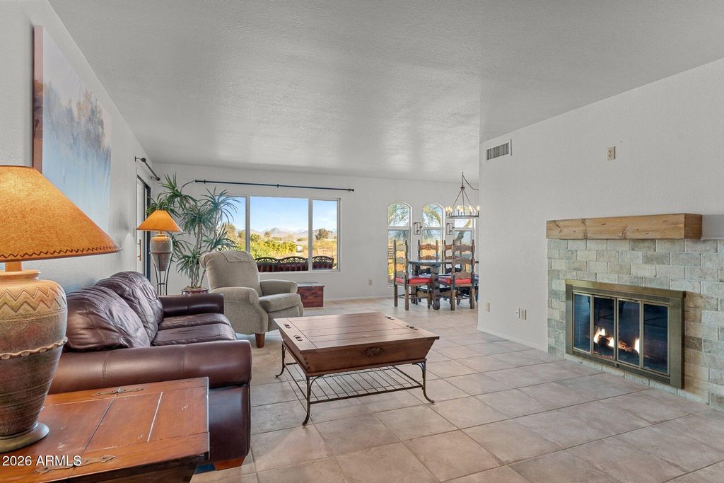 100 N Lazy Fox Road 3, Wickenburg, AZ 85390 — photo 2