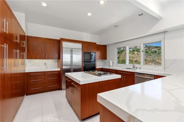 2365 Hillview Drive, Laguna Beach, CA 92651