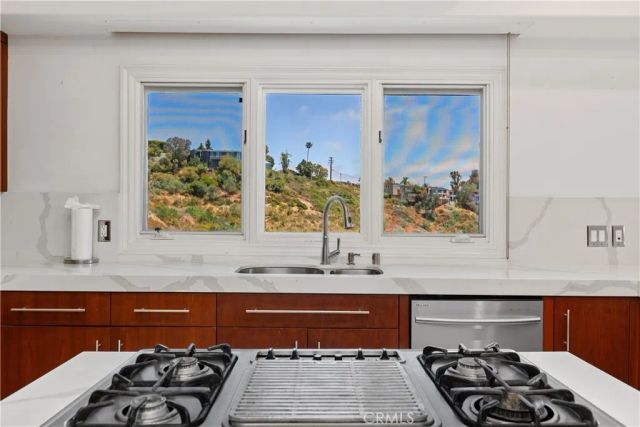 2365 Hillview Drive, Laguna Beach, CA 92651