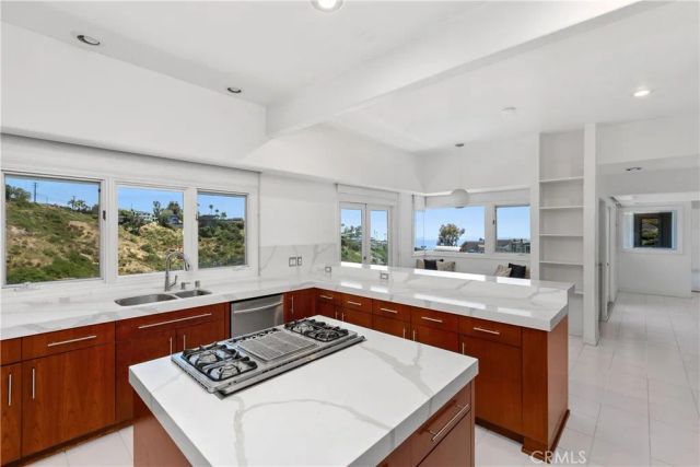 2365 Hillview Drive, Laguna Beach, CA 92651