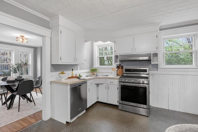 112 Percy St, Dracut, MA 01826