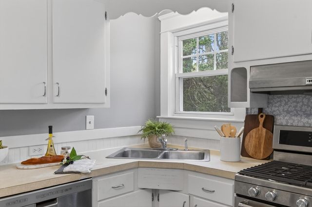112 Percy St, Dracut, MA 01826