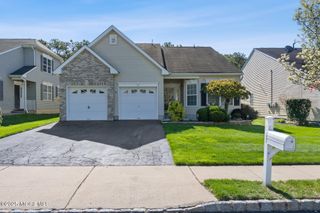 24 Little Leaf Lane, Howell, NJ 07731