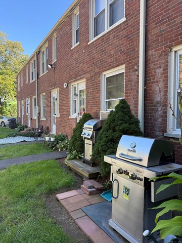 15 Forest Street L, Manchester, CT 06040