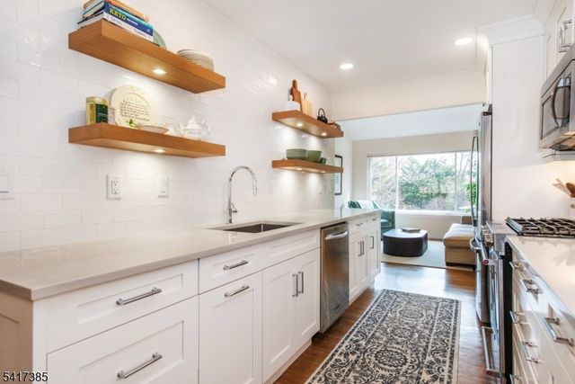 10 Hemlock Ln, Harding Twp., NJ 07960