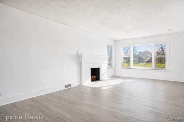 64 Glendale Street, Highland Park, MI 48203