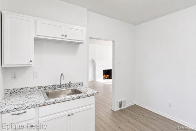 64 Glendale Street, Highland Park, MI 48203