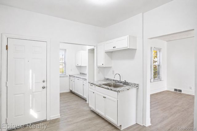 64 Glendale Street, Highland Park, MI 48203