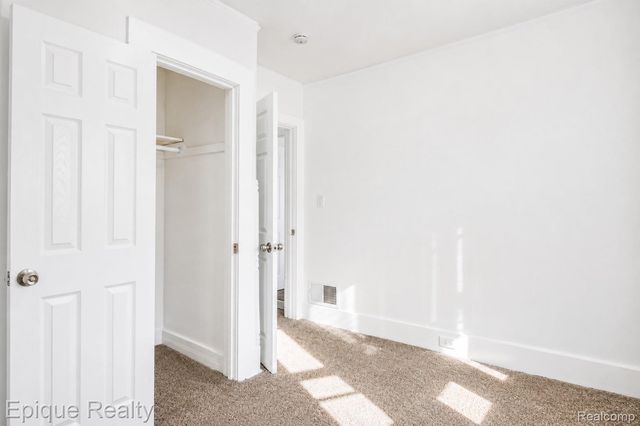 64 Glendale Street, Highland Park, MI 48203