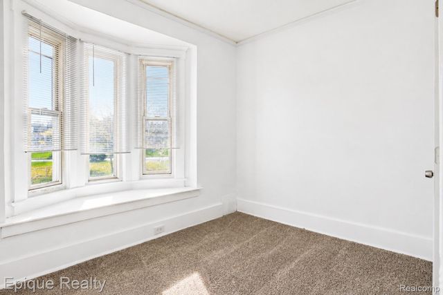 64 Glendale Street, Highland Park, MI 48203