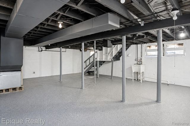 64 Glendale Street, Highland Park, MI 48203