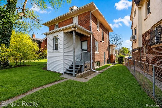 64 Glendale Street, Highland Park, MI 48203