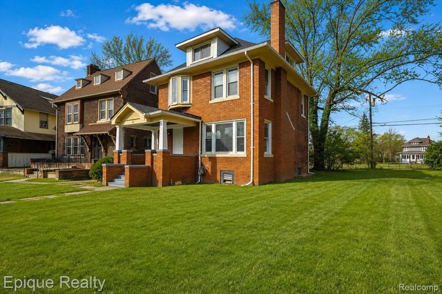 64 Glendale Street, Highland Park, MI 48203