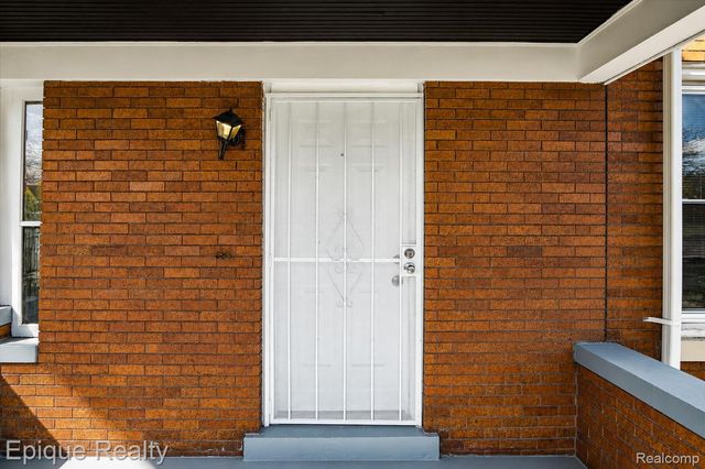64 Glendale Street, Highland Park, MI 48203