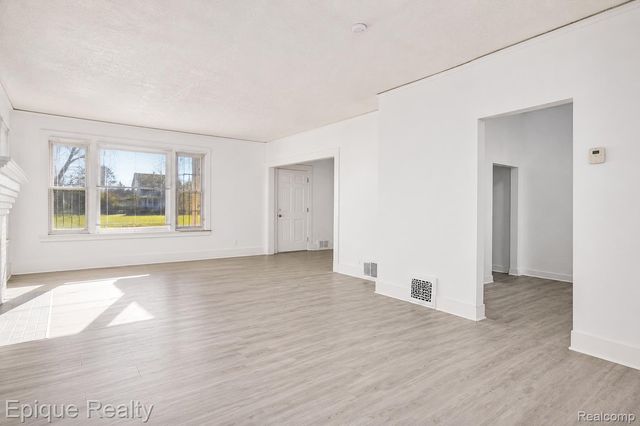 64 Glendale Street, Highland Park, MI 48203
