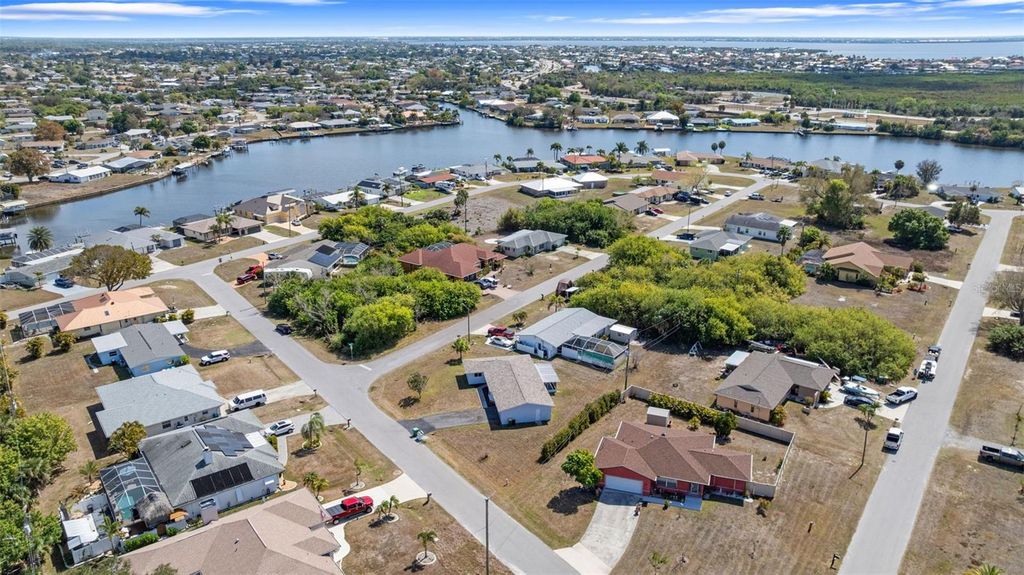 Image 11 of property listing at 441 GREENWICH AVENUE NW, Port Charlotte, FL 33952