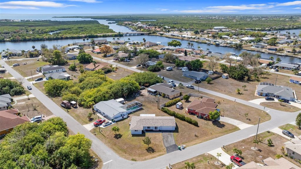 Image 13 of property listing at 441 GREENWICH AVENUE NW, Port Charlotte, FL 33952