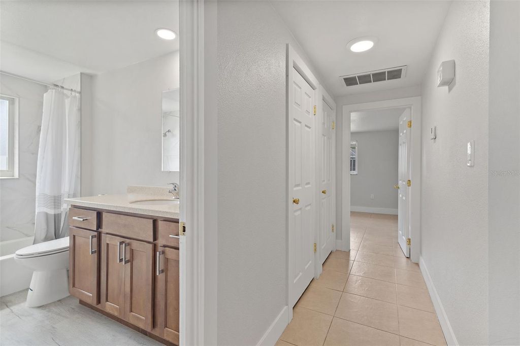 Image 33 of property listing at 441 GREENWICH AVENUE NW, Port Charlotte, FL 33952