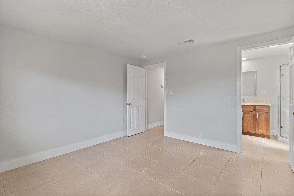 Image 36 of property listing at 441 GREENWICH AVENUE NW, Port Charlotte, FL 33952