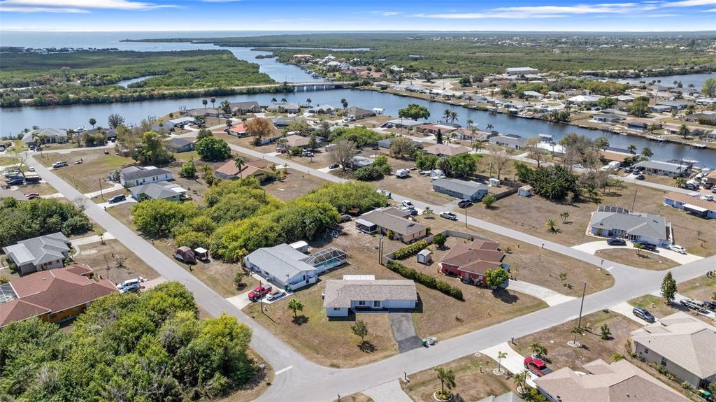 Image 10 of property listing at 441 GREENWICH AVENUE NW, Port Charlotte, FL 33952