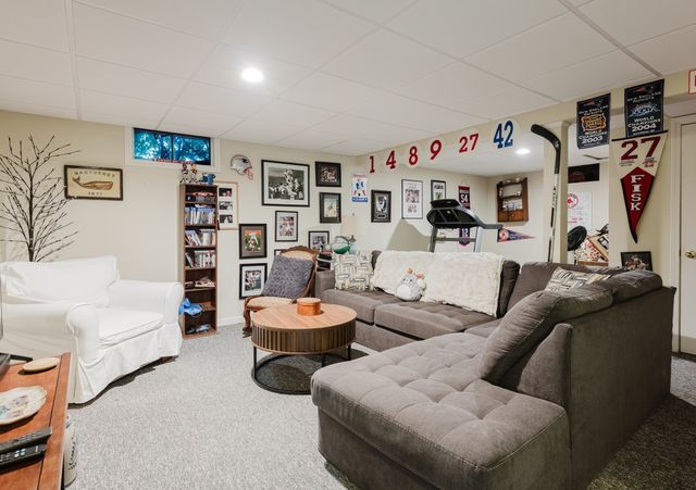29 Evergreen St, Fairhaven, MA 02719
