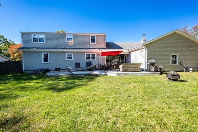 29 Evergreen St, Fairhaven, MA 02719