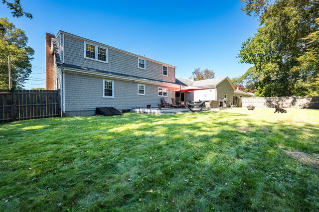 29 Evergreen St, Fairhaven, MA 02719