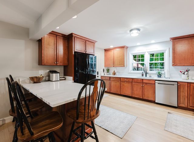 29 Evergreen St, Fairhaven, MA 02719