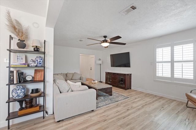 110 Dozent Lane, Baytown, TX 77521