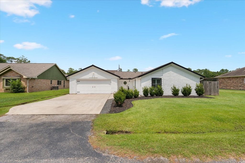 110 Dozent Lane, Baytown, TX 77521