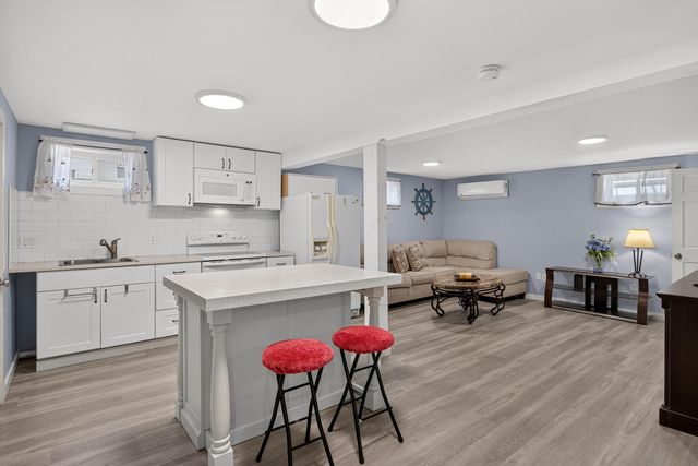 7 Sandy Hill Lane Unit A, Provincetown, MA 02657