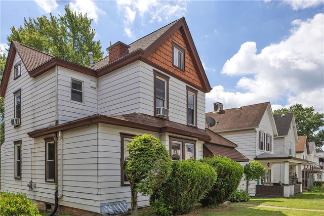 54 First St, North Irwin, PA 15642